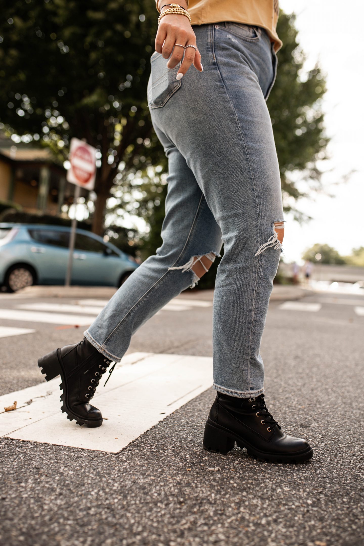 how to tie fashion combat boots